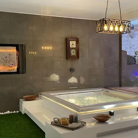 Mini Piscina Idromassaggio Giardino E Vista A Mare Appartamento Tencarola