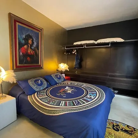 Unique Garden And Jacuzzi Mega Full View